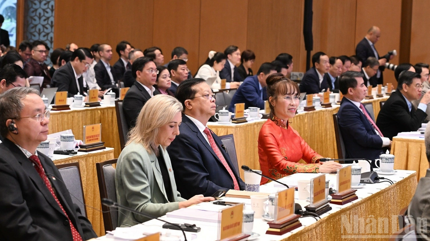 Đại diện c&aacute;c tập đo&agrave;n t&agrave;i ch&iacute;nh, c&aacute;c đại biểu tham dự hội nghị. (Ảnh: Trần Hải)    