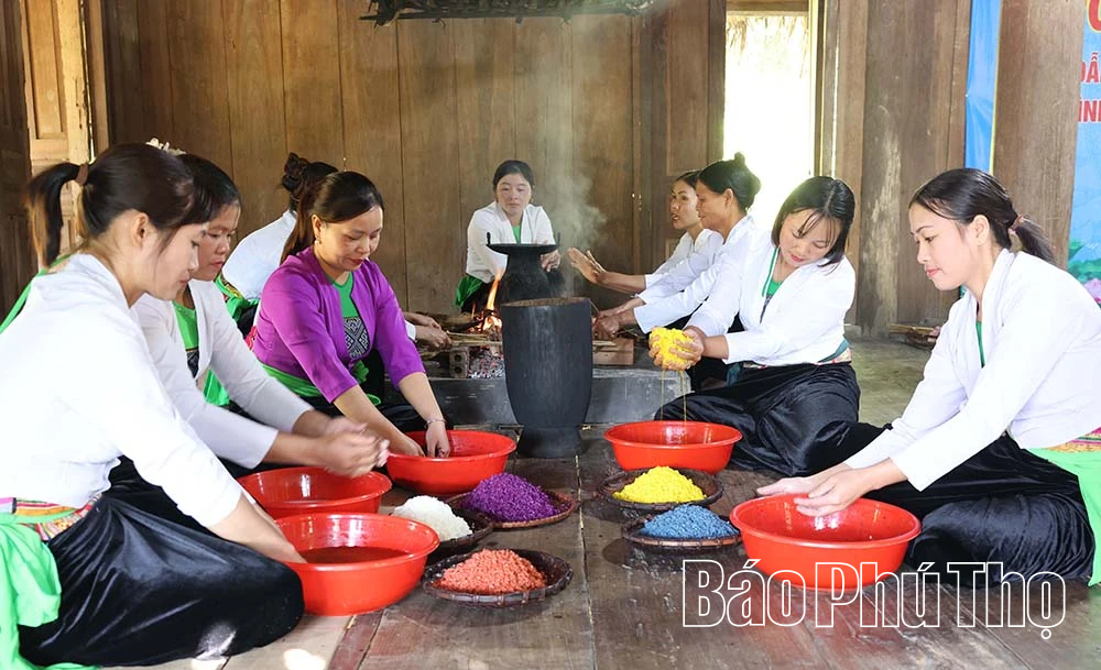 Hương vị núi rừng gửi trong ống nứa