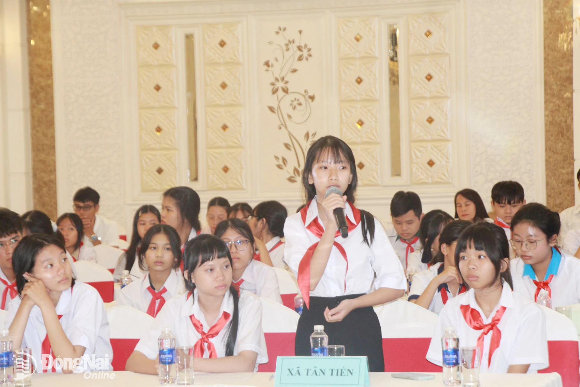Đại diện trẻ em bày tỏ ý kiến tại diễn đàn. Ảnh: Nga Sơn