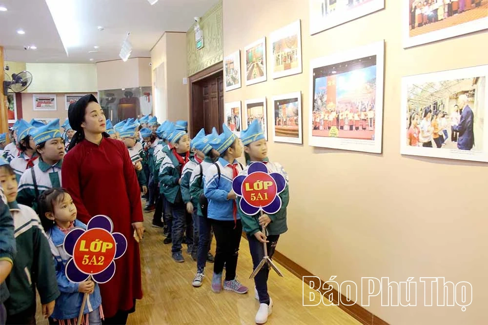 C&ugrave;ng em vui học H&aacute;t Xoan