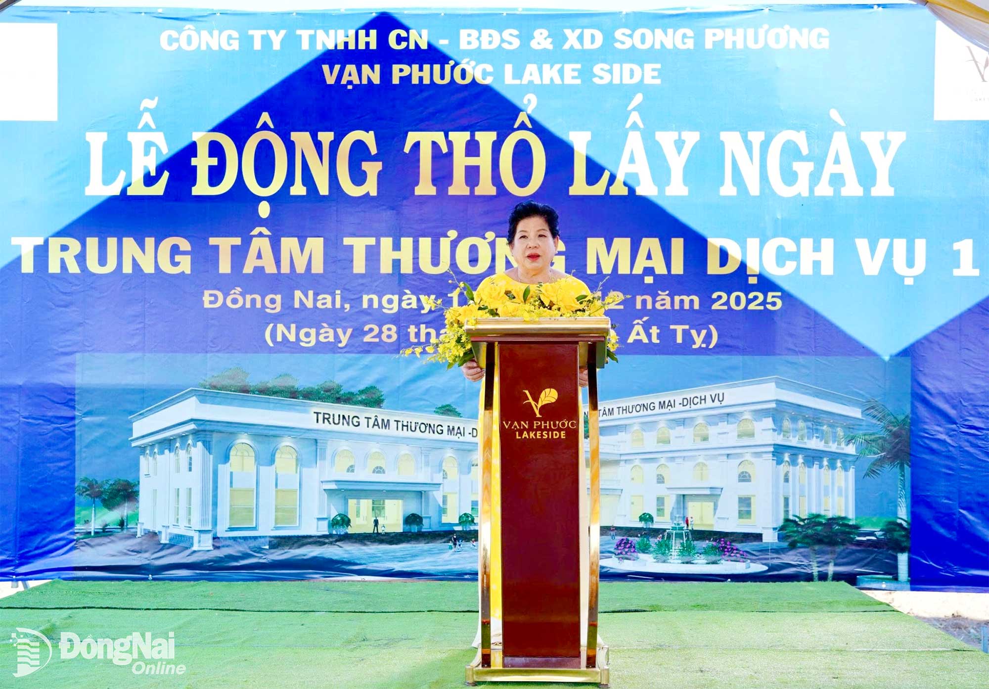 Bà Nguyễn Thị Phước, Giám đốc Công ty TNHH Công nghiệp bất động sản & xây dựng Song Phương phát biểu tại buổi lễ. Ảnh: Xuân Phú.