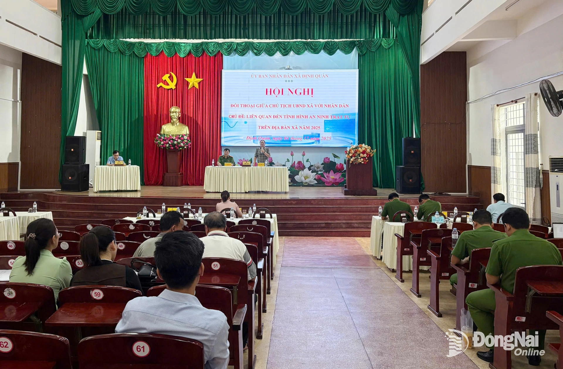 Quang cảnh buổi đối thoại. Ảnh: Đan Nhi  