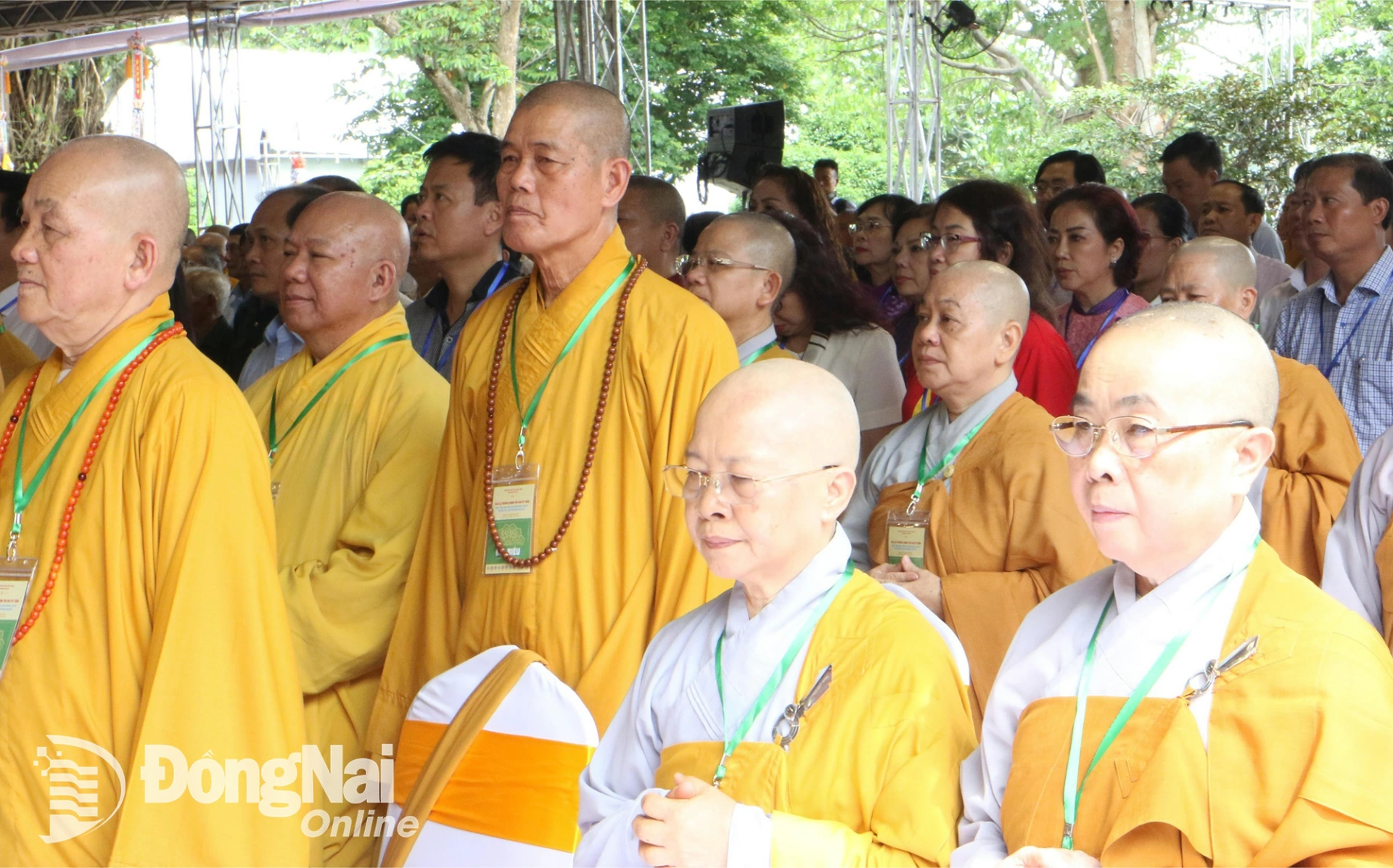 Tăng, ni thực hiện nghi thức tưởng niệm tại buổi lễ. Ảnh: Văn Truyên  