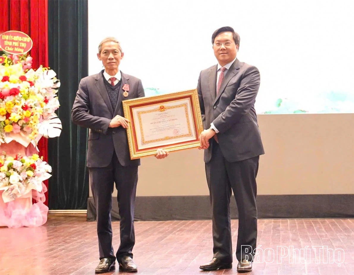 Tập trung th&aacute;o gỡ kh&oacute; khăn để khởi c&ocirc;ng 3 dự &aacute;n khu c&ocirc;ng nghiệp mới trong năm 2026