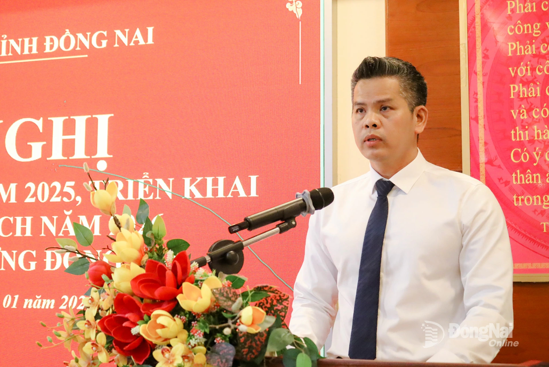 Ph&oacute; Gi&aacute;m đốc Sở X&acirc;y dựng tỉnh Đồng Nai N&atilde;o Thi&ecirc;n Anh Minh ph&aacute;t biểu tại hội nghị. Ảnh: Ho&agrave;ng Lộc