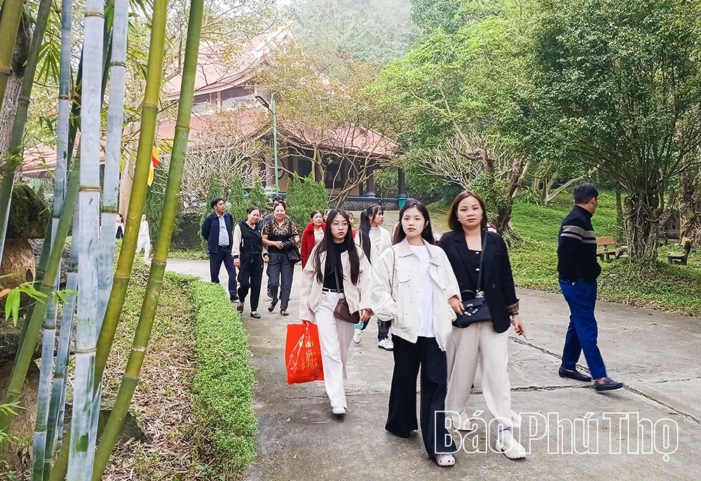 Đầu năm du Xuân về Thiền viện Trúc Lâm Tuệ Đức