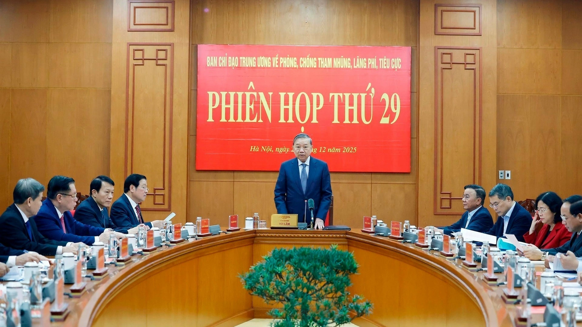 Chiều 25-12-2025, tại Trụ sở Trung ương Đảng, Ban Chỉ đạo Trung ương về phòng, chống tham nhũng, lãng phí, tiêu cực họp phiên thứ 29, dưới sự chủ trì của Tổng Bí thư Tô Lâm, Trưởng Ban Chỉ đạo. Nguồn: TTXVN