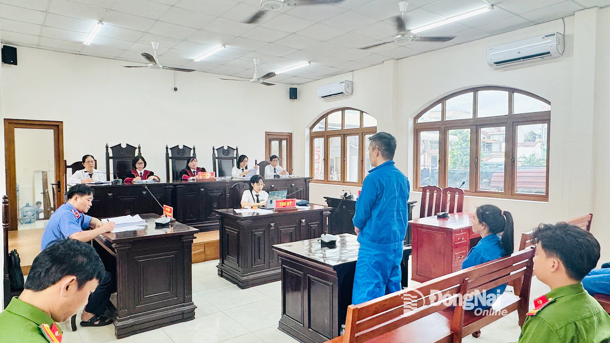 Toàn cảnh phiên tòa xét xử. Ảnh: Tố Tâm