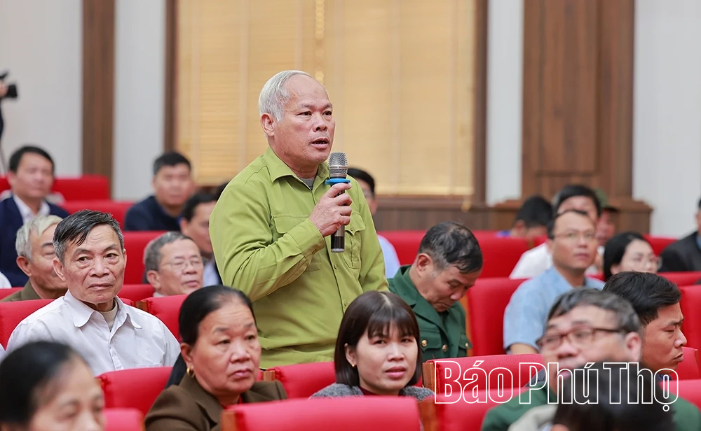 Phó trưởng Ban Tổ chức Trung ương Nguyễn Hữu Đông tiếp xúc với cử tri đơn vị bầu cử số 2