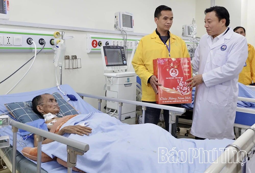 Phó Chủ tịch UBND tỉnh Nguyễn Huy Ngọc thăm, chúc Tết Bệnh viện Đa khoa Vĩnh Phúc và Bệnh viện Hữu nghị Lạc Việt