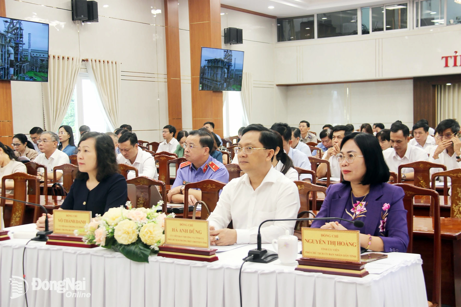 Các đồng chí lãnh đạo tỉnh dự hội nghị tại điểm cầu tỉnh Đồng Nai. Ảnh: Trần Danh