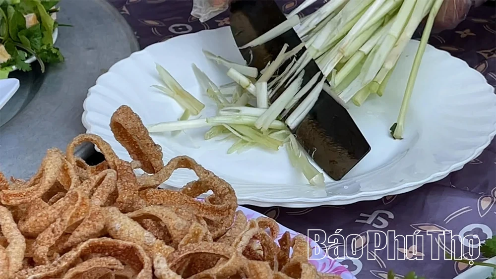 Nộm v&oacute; cần Hương Canh: Tinh t&uacute;y hồn qu&ecirc;