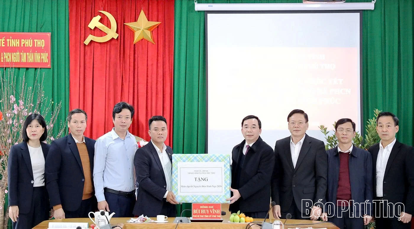Phó Bí thư Tỉnh ủy Bùi Huy Vĩnh thăm, tặng quà Tết Trung tâm nuôi dưỡng và phục hồi chức năng người tâm thần Vĩnh Phúc
