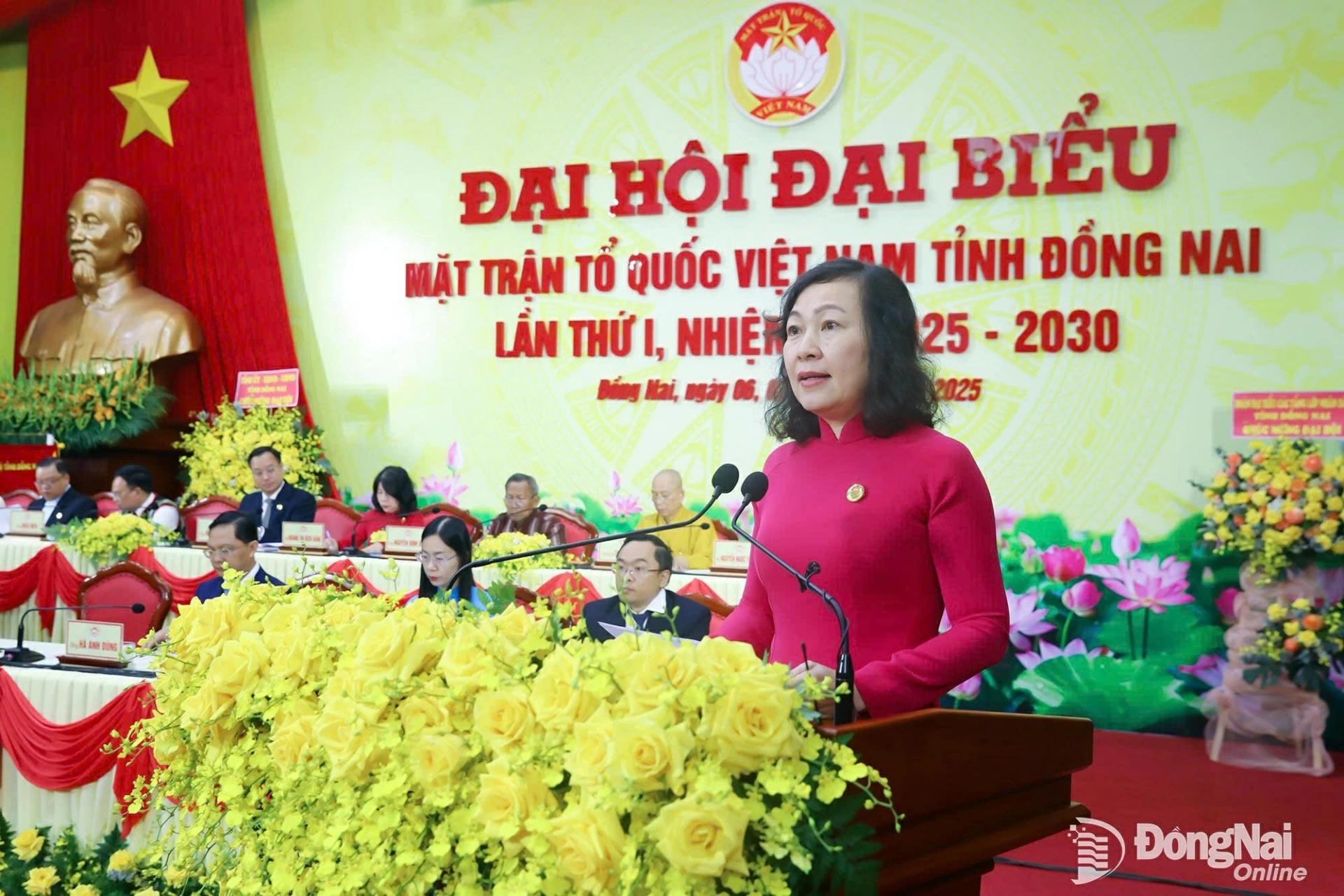 Đồng chí Huỳnh Thị Hằng, Phó Bí thư Tỉnh ủy, Chủ tịch Ủy ban MTTQ Việt Nam tỉnh Đồng Nai phát biểu khai mạc đại hội. Ảnh: Huy Anh