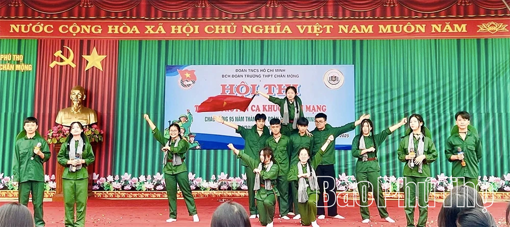 Học Bác vun đắp sự nghiệp “trồng người”