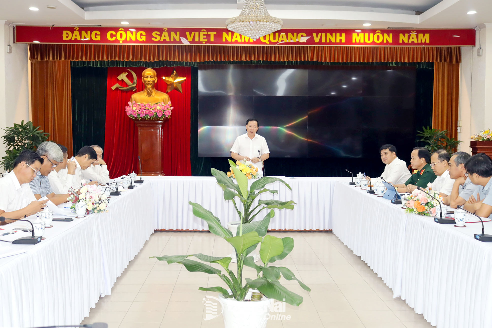 Ph&oacute; B&iacute; thư Tỉnh ủy, Chủ tịch UBND tỉnh Đồng Nai Nguyễn Văn &Uacute;t ph&aacute;t biểu chỉ đạo tại buổi l&agrave;m việc. Ảnh: Ho&agrave;ng Lộc