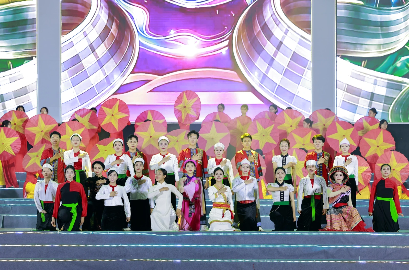 Chương tr&igrave;nh nghệ thuật Đất Tổ linh thi&ecirc;ng - Kh&aacute;t vọng h&ugrave;ng cường&rdquo;