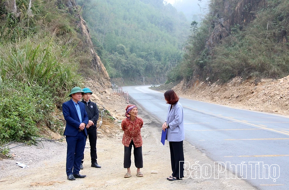 Khắc phục điểm sạt lở tr&ecirc;n đ&egrave;o Thung Khe, bảo đảm an to&agrave;n Quốc lộ 6