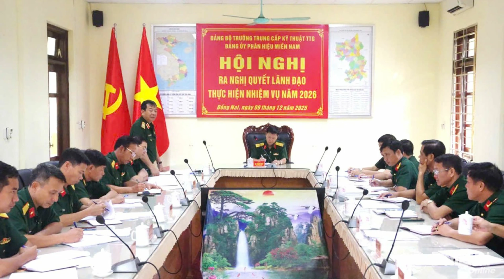 Thiếu tướng Đỗ Đình Thanh, Phó Bí thư Đảng ủy, Tư lệnh Binh chủng Tăng thiết giáp chỉ đạo hội nghị Đảng ủy phân hiệu. Ảnh: ĐVCC