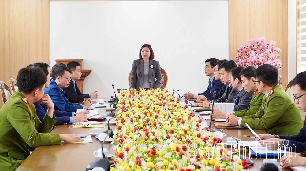 Kiểm tra c&ocirc;ng t&aacute;c b&igrave;nh ổn thị trường dịp Tết Nguy&ecirc;n đ&aacute;n B&iacute;nh Ngọ 2026