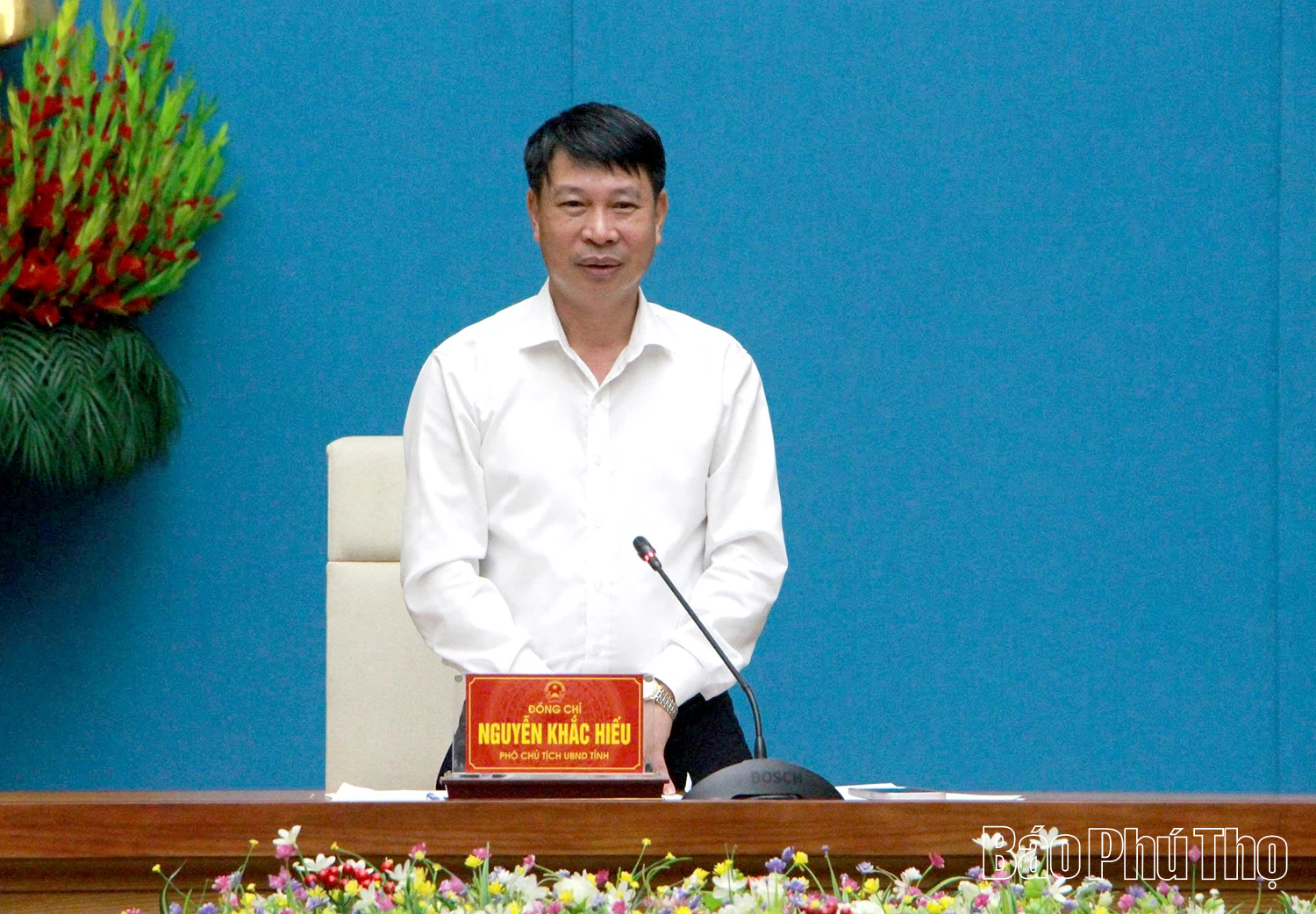 Phó Chủ tịch UBND tỉnh Nguyễn Khắc Hiếu nghe báo cáo về công tác chuẩn bị Lễ kỷ niệm 80 năm Ngày truyền thống Công an nhân dân