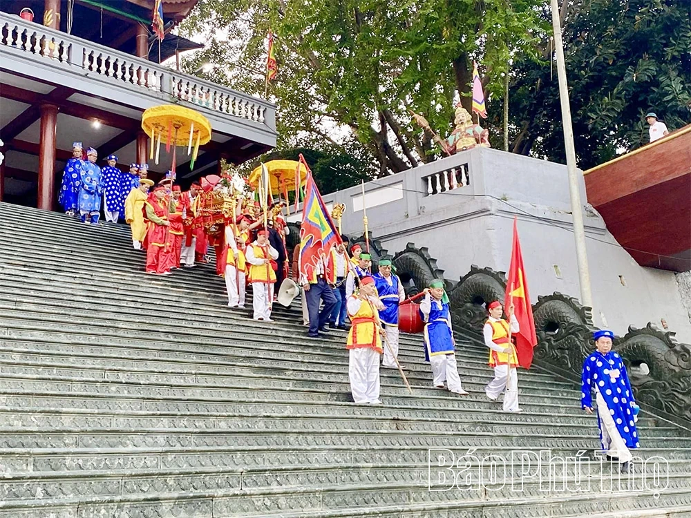 Tục rước nước Đền Tam Giang