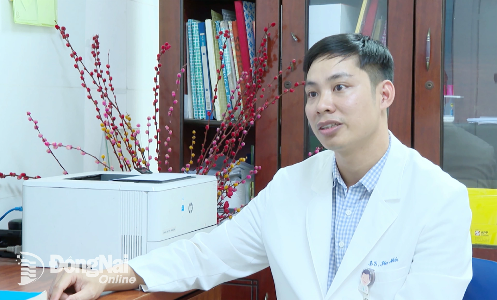 Bác sĩ chuyên khoa I Phan Văn Nhân, quản lý Khoa Chấn thương chỉnh hình, Bệnh viện Đa khoa Bình Phước, tỉnh Đồng Nai. Ảnh: Hữu Trung