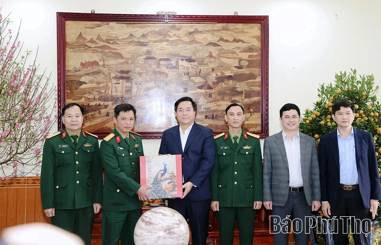 Chủ tịch UBND tỉnh Trần Duy Đông kiểm tra công tác chuẩn bị bầu cử tại phường Vĩnh Phúc và Vĩnh Yên