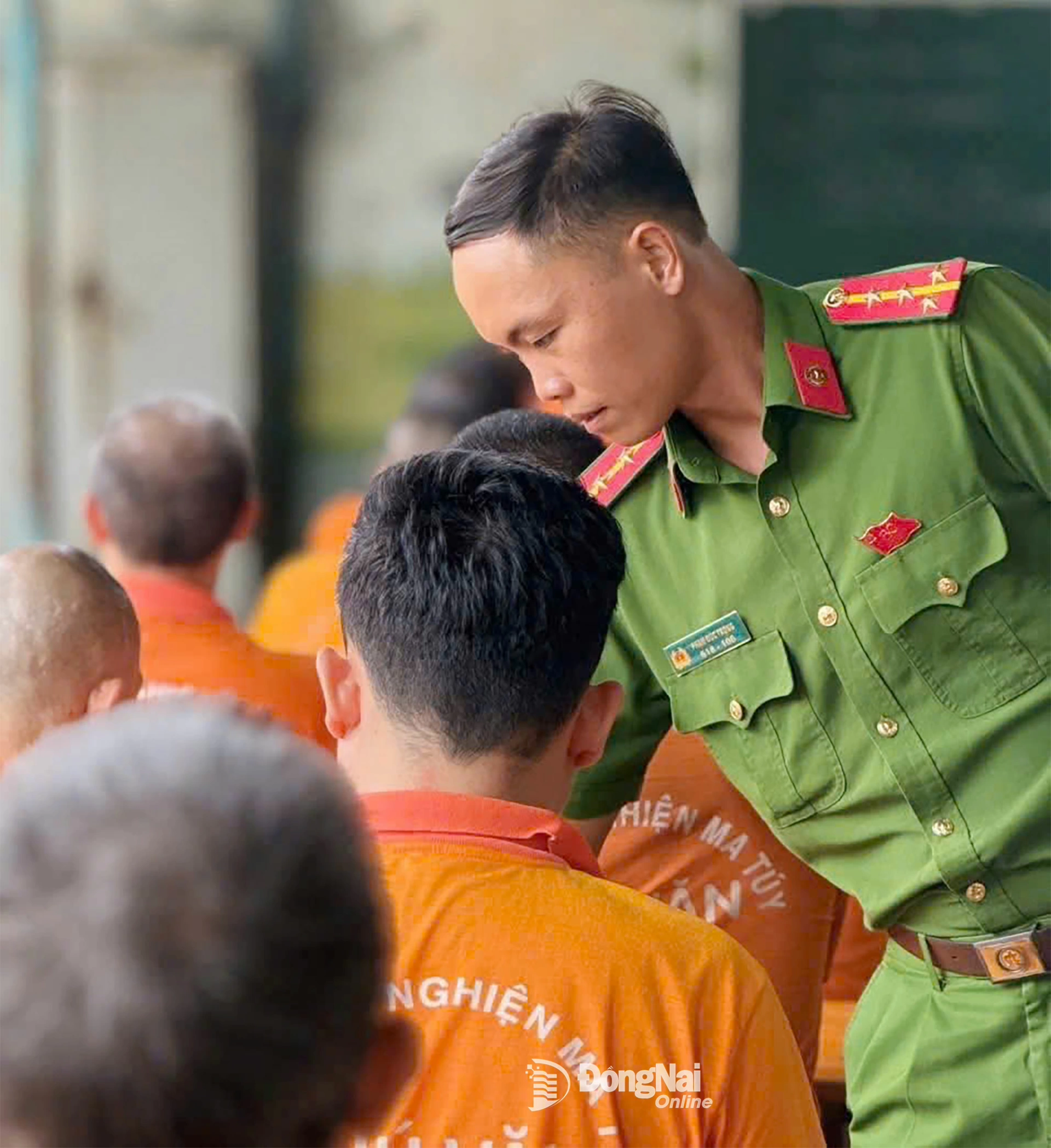 C&aacute;n bộ, chiến sĩ dạy học cho c&aacute;c học vi&ecirc;n tại Cơ sở cai nghiện ma t&uacute;y số 3. Ảnh: ĐVCC