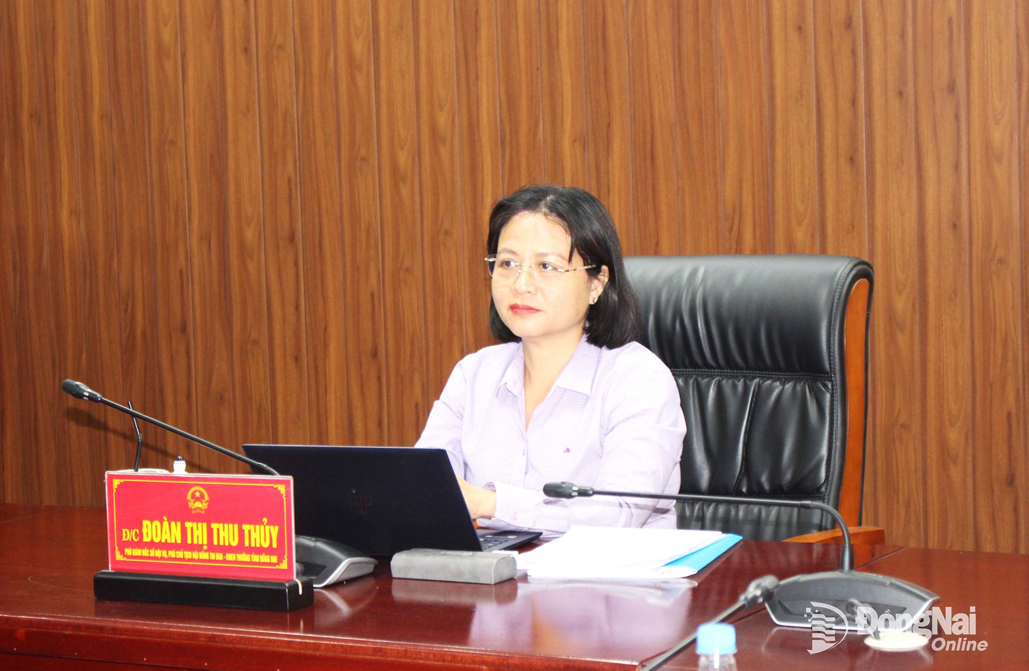 Phó Giám đốc Sở Nội vụ tỉnh Đoàn Thị Thu Thủy chủ trì tại điểm cầu tỉnh Đồng Nai. Ảnh: Hồ Thảo  