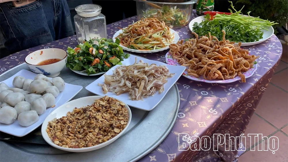 Nộm v&oacute; cần Hương Canh: Tinh t&uacute;y hồn qu&ecirc;