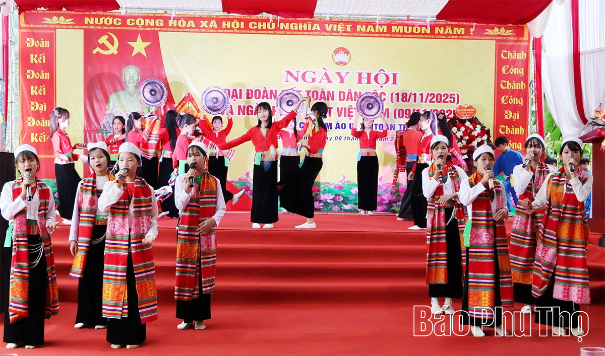 Phó Trưởng Ban Chính sách, chiến lược Trung ương dự Ngày hội Đại đoàn kết toàn dân tộc Khu dân cư xóm Ào U, xã Toàn Thắng