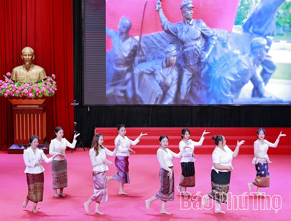 Trường Đại học Hùng Vương chào mừng Tết cổ truyền Bunpimay Lào năm 2026