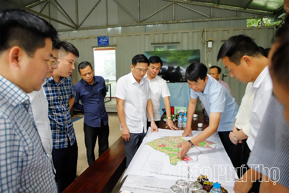 Phó Chủ tịch UBND tỉnh Vũ Việt Văn chỉ đạo tháo gỡ vướng mắc đối với 2 dự án tại xã Lương Sơn