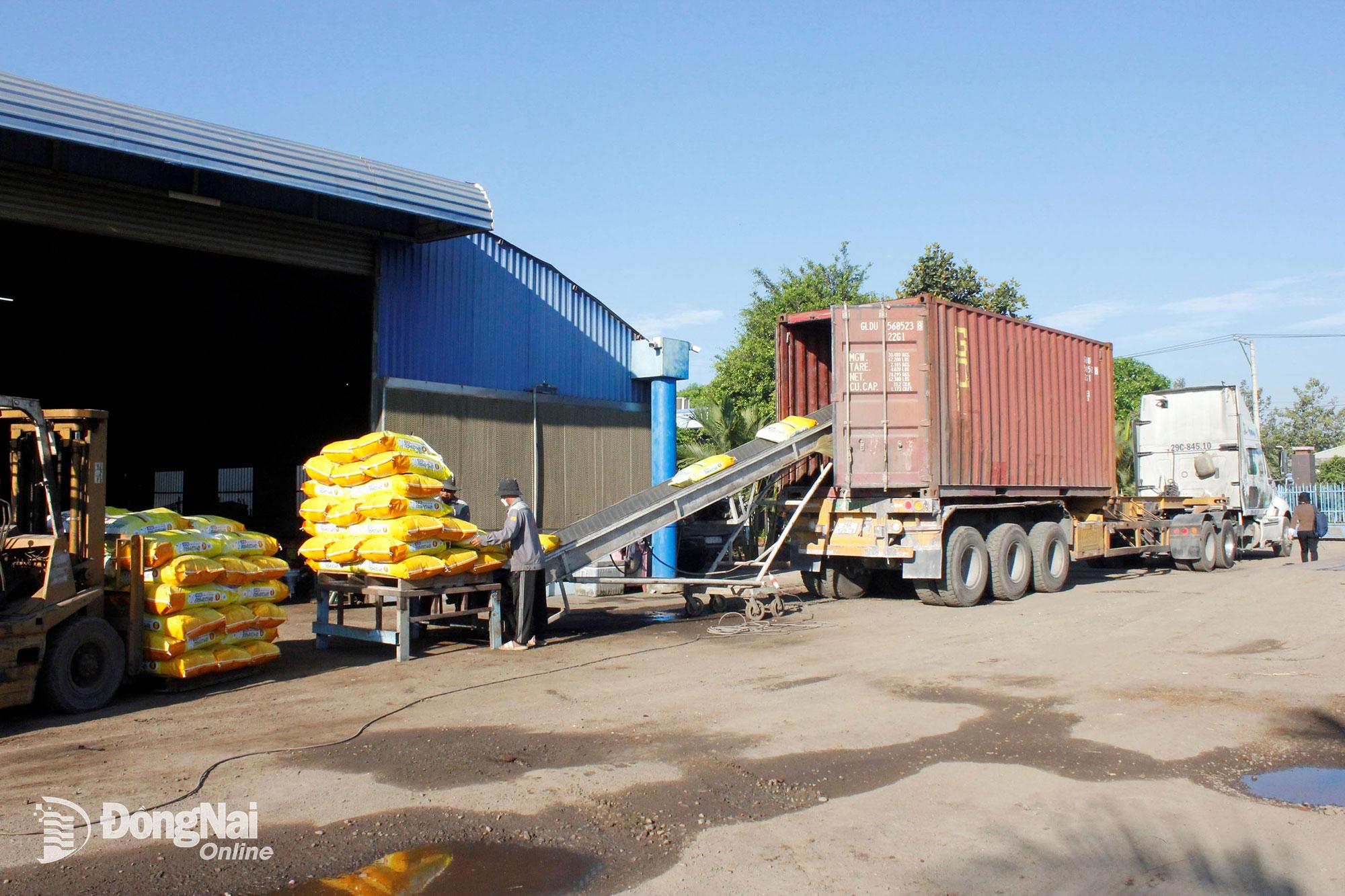 Nhà máy sản xuất phân bón hữu cơ từ nguồn chất thải chăn nuôi tại xã Xuân Lộc. Ảnh: Bình Nguyên