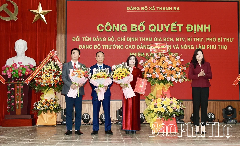 Lễ C&ocirc;ng bố quyết định về tổ chức c&aacute;n bộ Trường Cao đẳng Cơ điện v&agrave; N&ocirc;ng L&acirc;m Ph&uacute; Thọ