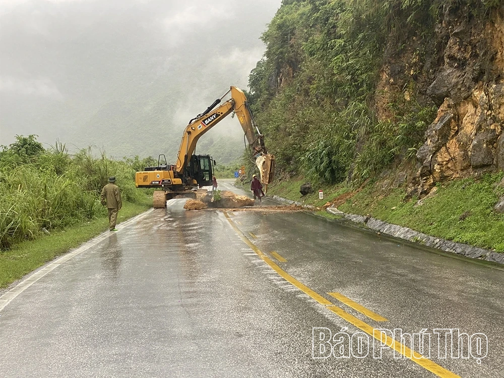 Quốc lộ 6 đoạn qua xã Mai Châu hiện còn 5 điểm có nguy cơ sạt lở nguy hiểm