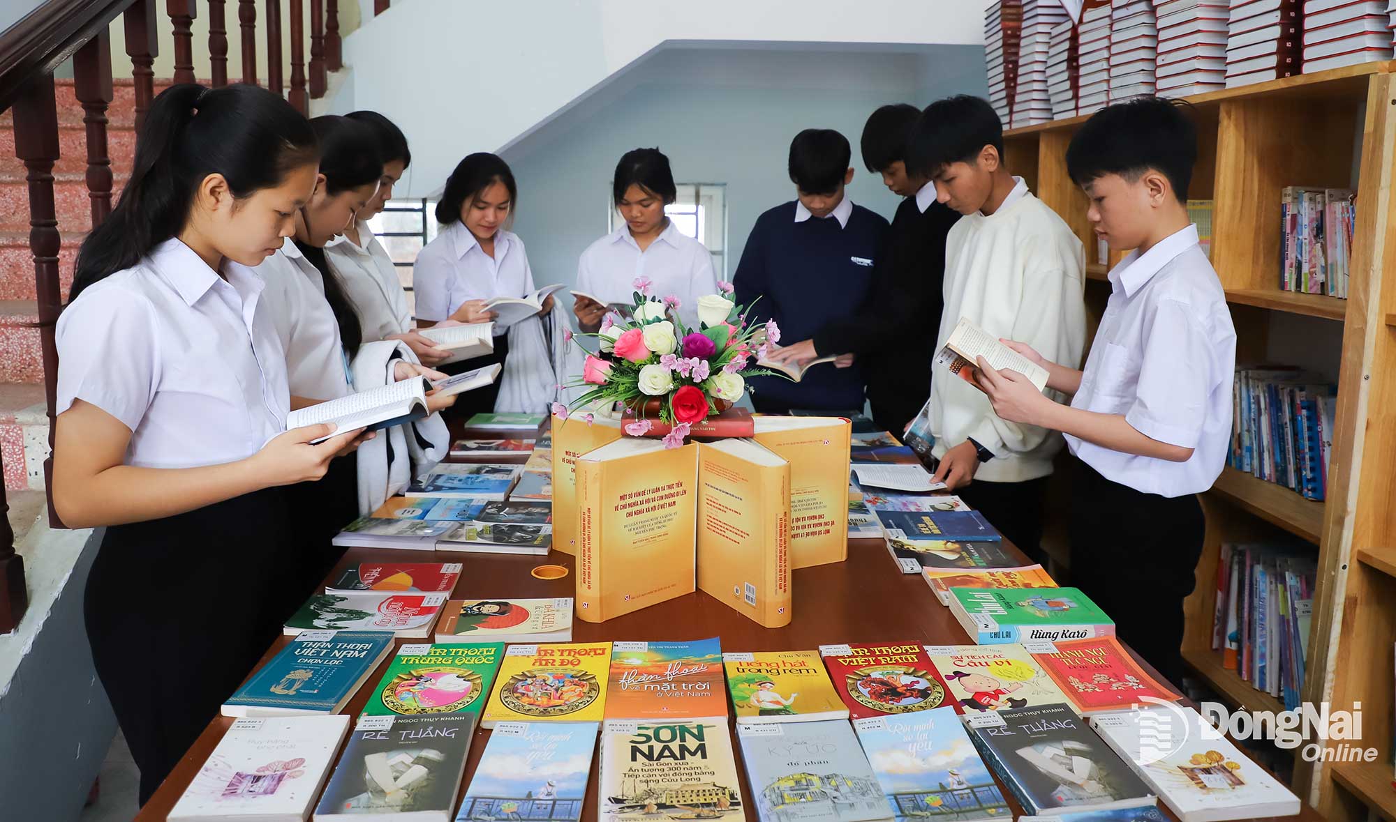 C&aacute;c em học sinh tr&ecirc;n địa b&agrave;n phường B&igrave;nh Phước đọc s&aacute;ch tại Thư viện tỉnh Đồng Nai cơ sở 2. Ảnh: My Ny