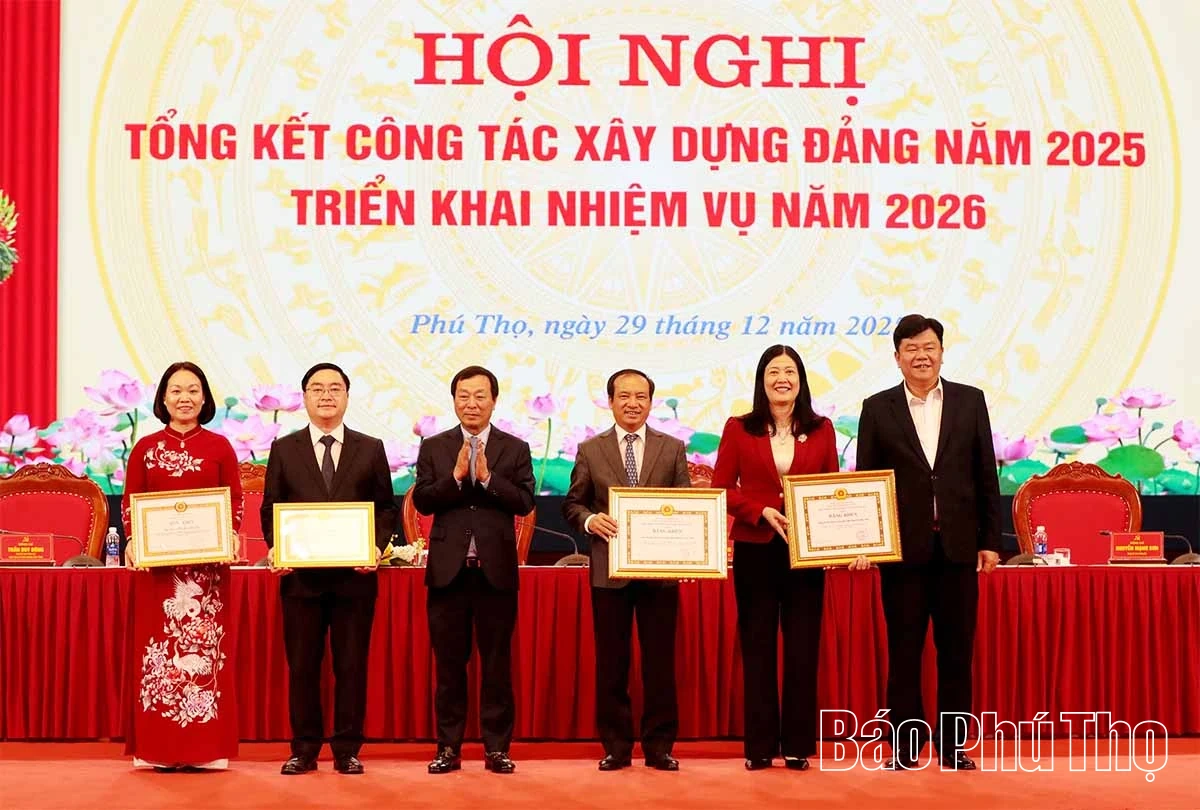 X&acirc;y dựng tỉnh Ph&uacute; Thọ ph&aacute;t triển nhanh, bền vững, đ&aacute;p ứng niềm tin của Nh&acirc;n d&acirc;n