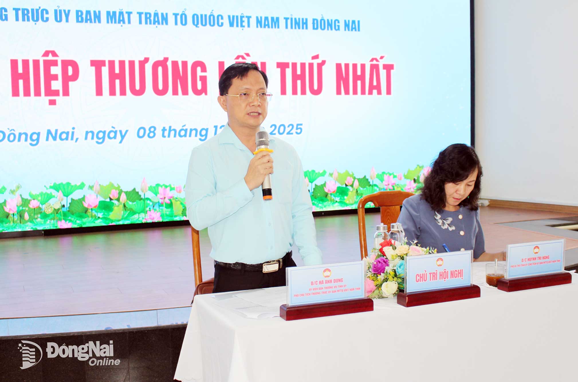 Ủy viên Ban Thường vụ Tỉnh ủy, Phó Chủ tịch Thường trực Ủy ban MTTQ Việt Nam tỉnh Hà Anh Dũng điều hành hội nghị. Ảnh: Hồ Thảo