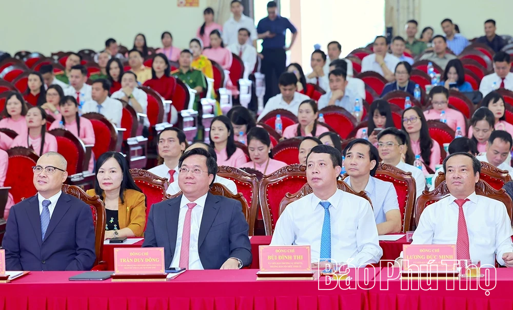 Lễ trao Bằng công nhận Trường Chính trị tỉnh Phú Thọ đạt chuẩn mức 1 sau sáp nhập