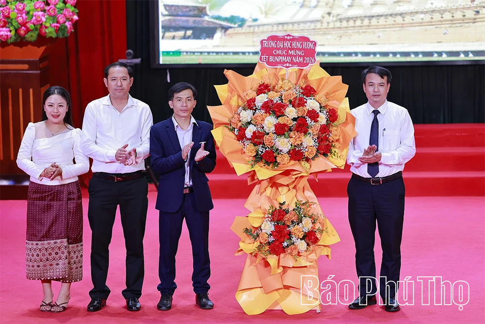 Trường Đại học Hùng Vương chào mừng Tết cổ truyền Bunpimay Lào năm 2026
