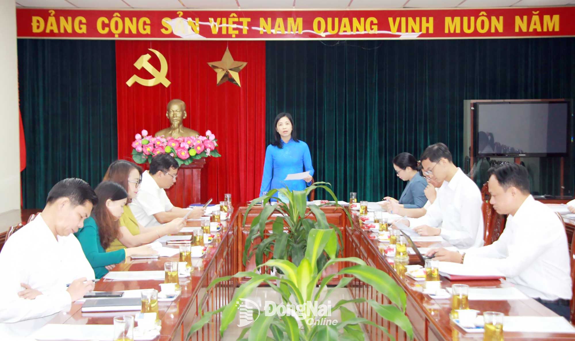 Trưởng ban Văn hóa - Xã hội HĐND tỉnh Đồng Nai Huỳnh Ngọc Kim Mai chủ trì cuộc họp. Ảnh: Nga Sơn