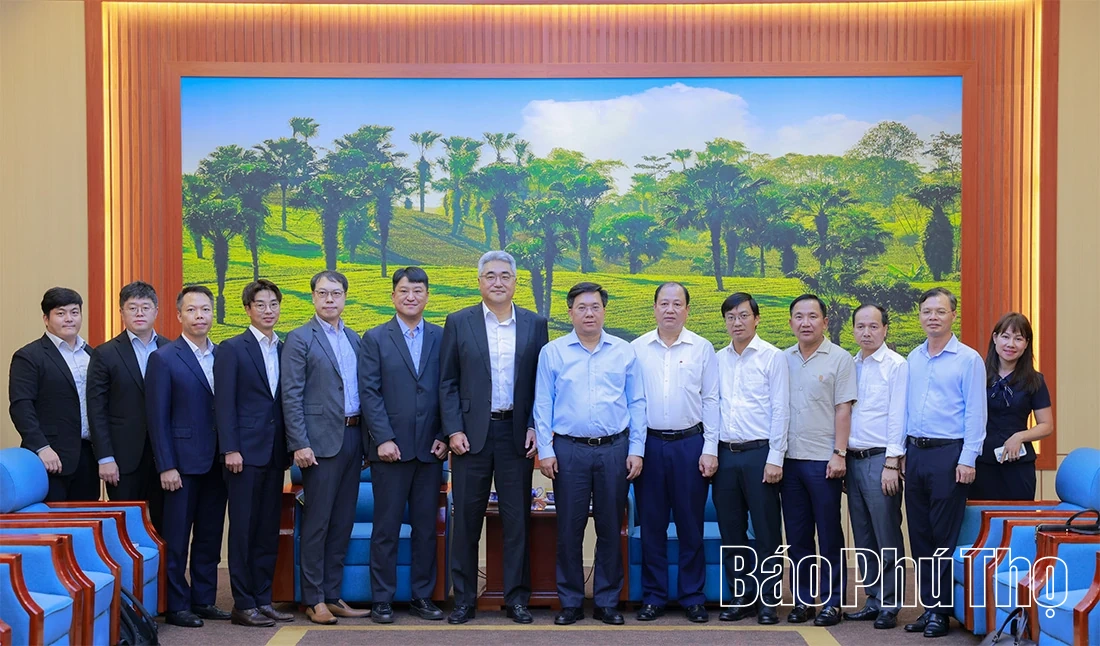 Chủ tịch UBND tỉnh Trần Duy Đông tiếp và làm việc với Tập đoàn SK