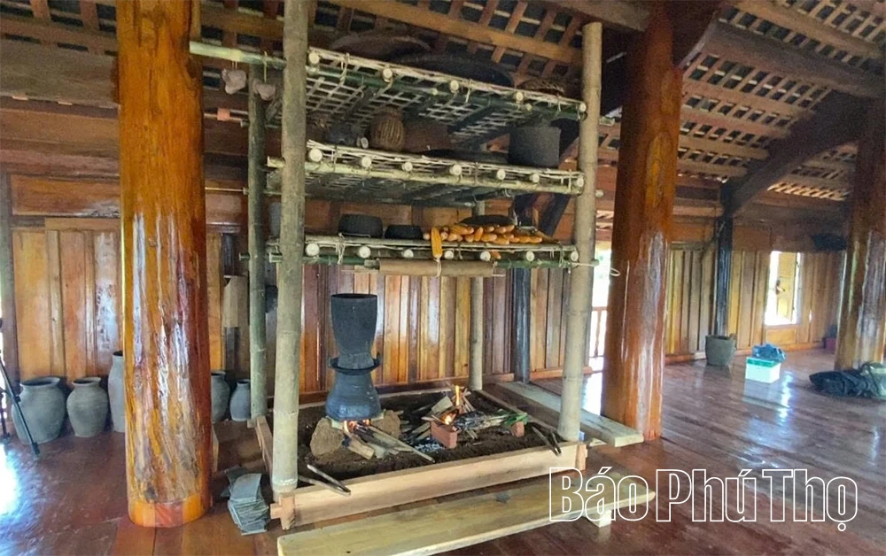 Thiêng liêng phong tục đắp bếp của người Mường