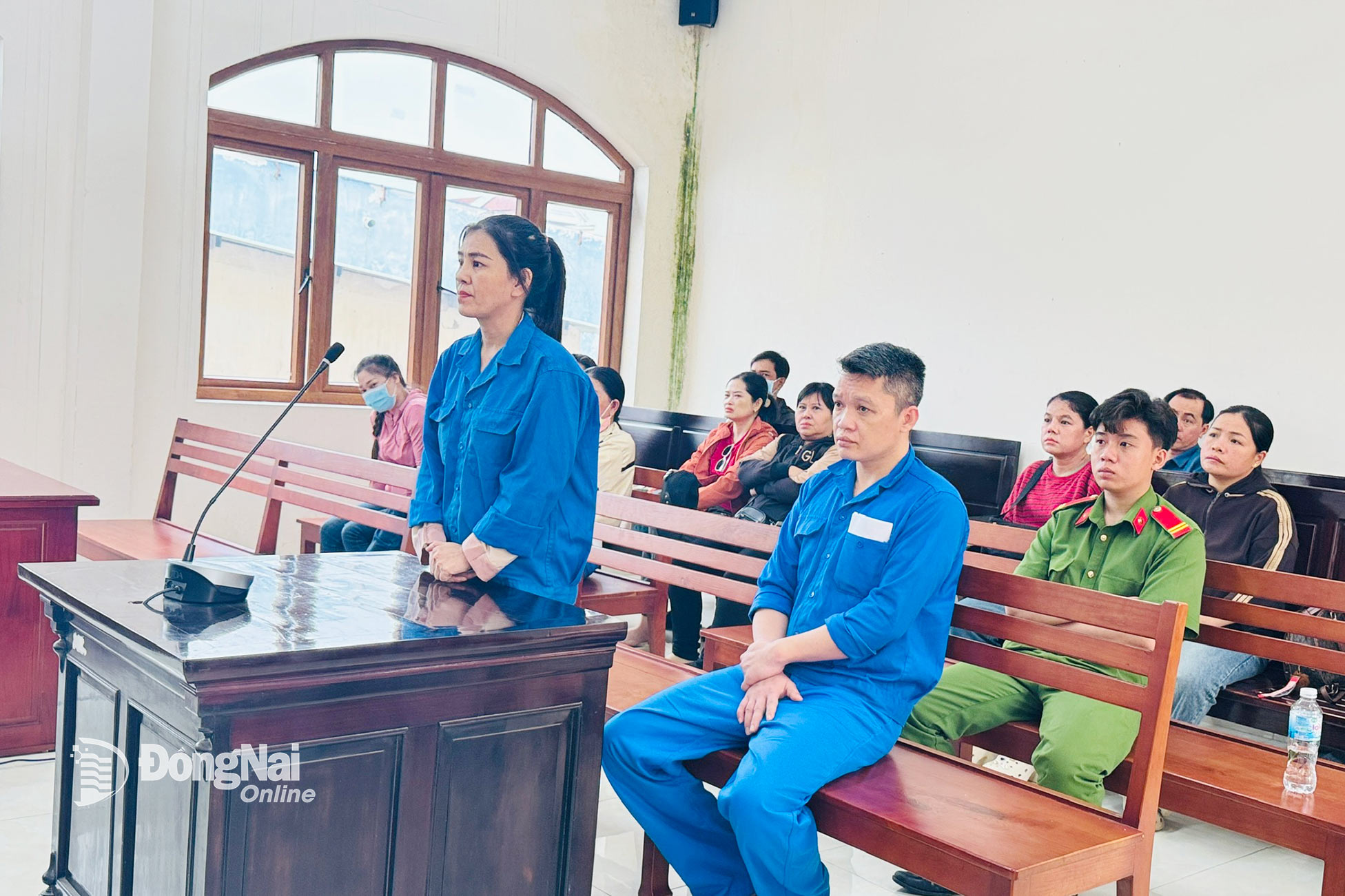 Hai bị cáo tại phiên tòa xét xử. Ảnh: Tố Tâm