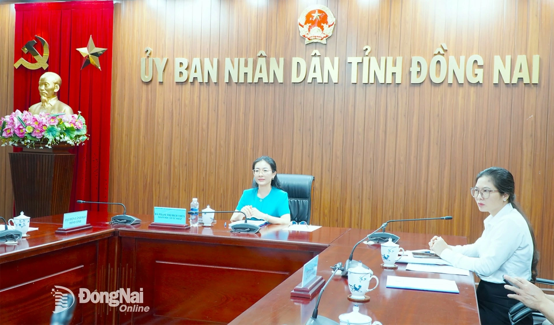 Tỉnh ủy viên, Giám đốc Sở Tư pháp tỉnh Đồng Nai Phạm Thị Bích Thủy chủ trì hội nghị tại điểm cầu Đồng Nai. Ảnh: An Nhơn