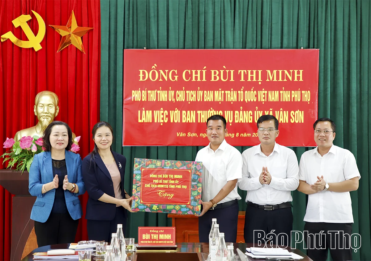 Phó Bí thư Tỉnh ủy Bùi Thị Minh: Vân Sơn phải chọn việc hiệu quả, làm đến cùng những việc có lợi cho dân