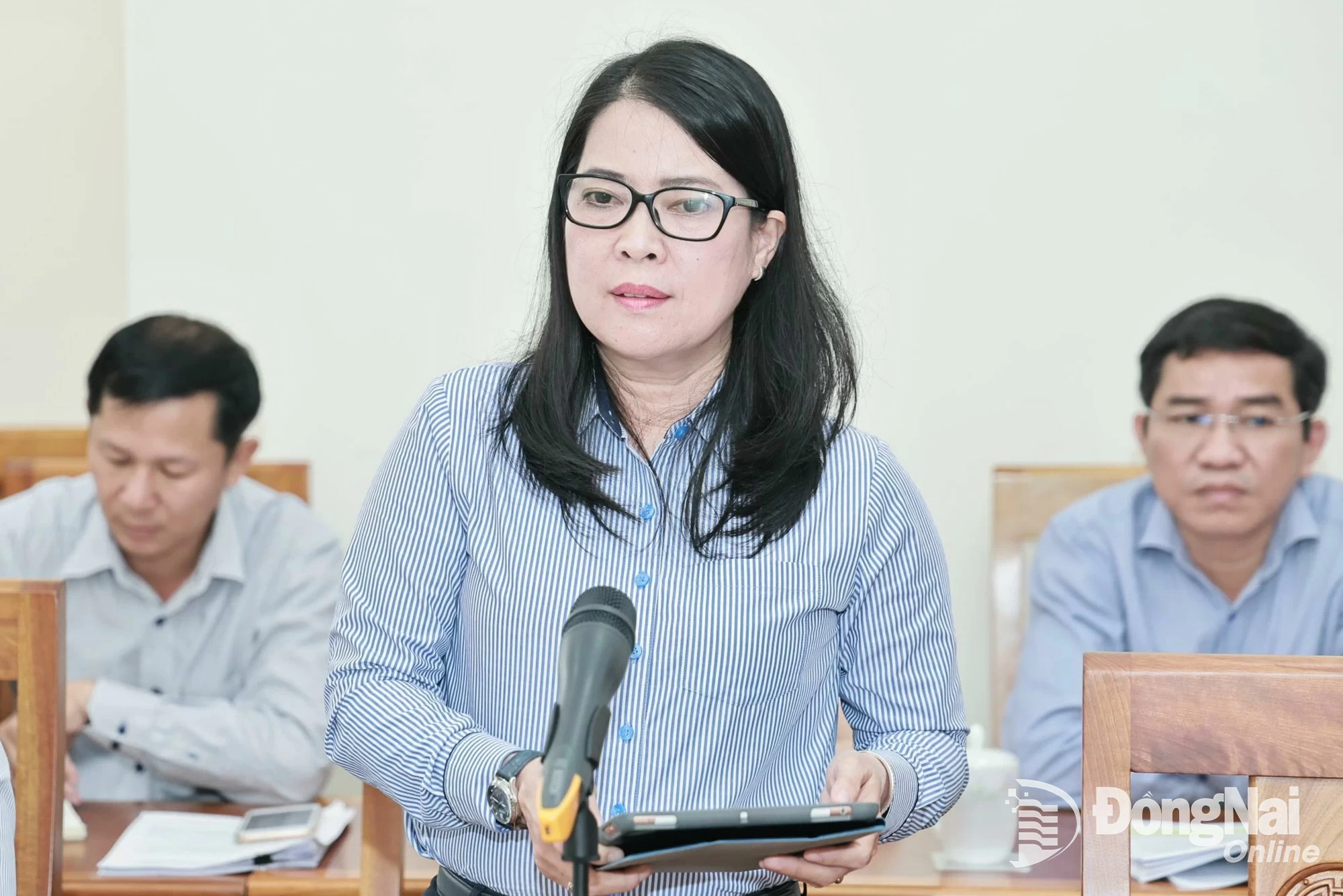 Tỉnh ủy viên, Bí thư Đảng ủy, Chủ tịch HĐND phường Long Hưng Nguyễn Thị Như Ý phát biểu tại buổi tiếp công dân. Ảnh: Công Nghĩa