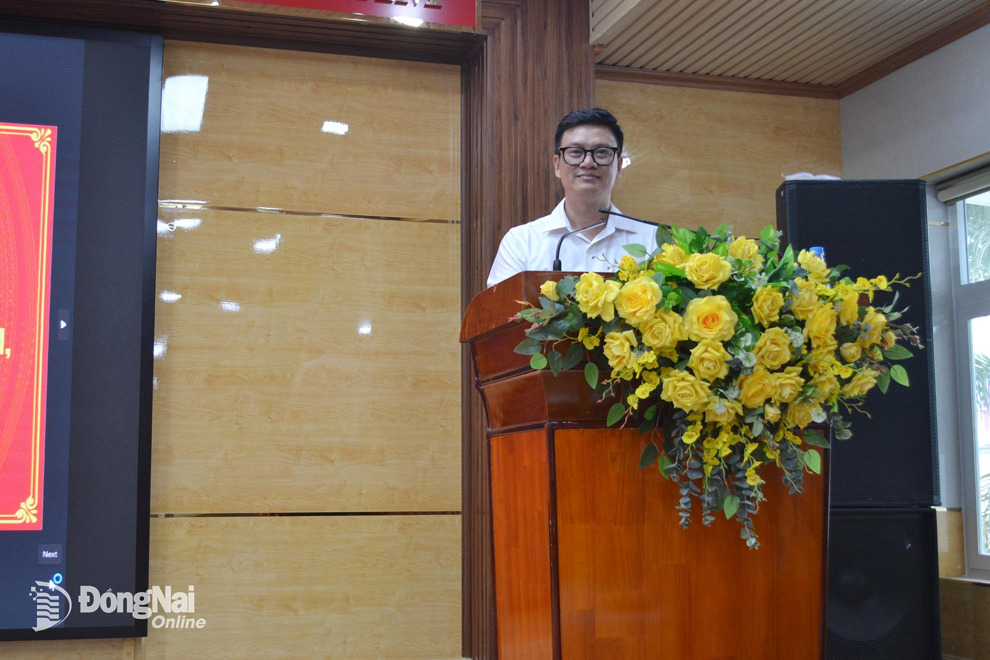 Phó Chánh Văn phòng Đảng ủy các cơ quan Đảng tỉnh Phạm Thanh Hà, báo cáo viên tại lớp học. Ảnh: Phương Hằng